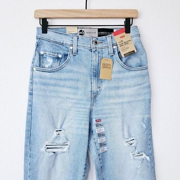 New! Levi's Silvertab High Waisted Mom Jean Distressed Tapered Leg Jeans - Picture 4 of 14